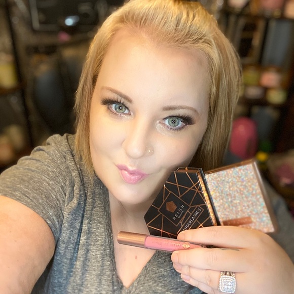 Meet your Posher, Sarah - Picture 2 of 5